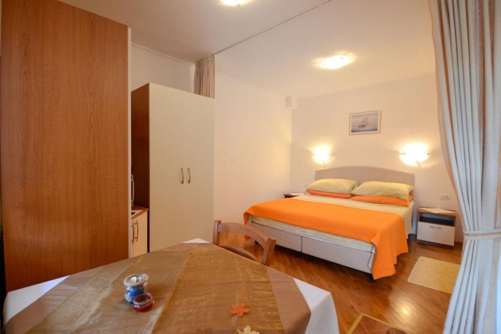 Apartments And Rooms Branka Novigrad Istria Exterior foto