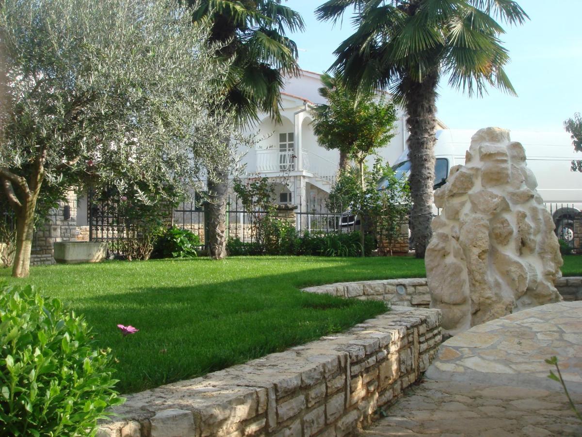 Apartments And Rooms Branka Novigrad Istria Exterior foto